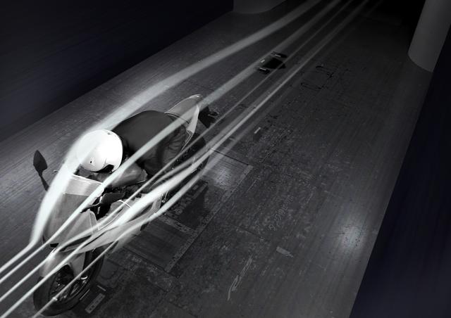 画像: 1 エアロダイナミクスを追求したフロントカウルとスクリーン