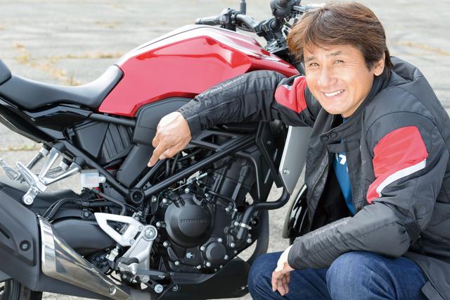 画像: 伊藤さんが絶賛したのが、CB250Rのハンドリング。「砂が浮いていたり、枯葉が落ちていたり、という路面状況でも転ぶ気がしませんでした。剛性バランスを追求したフレームとスイングアームから成る車体が、このハンドリングを生み出していますね」。