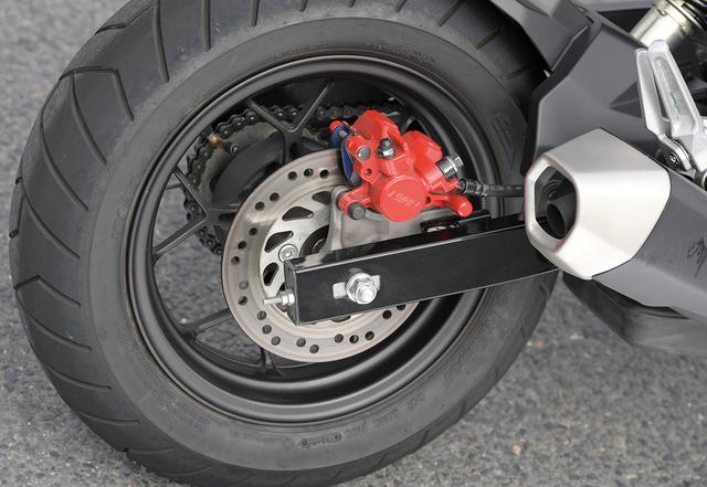 画像: Y字スポークの採用は、ホイールリムの剛性の均一化による、走行フィールの向上を狙ったもの。リアディスク径は190㎜。