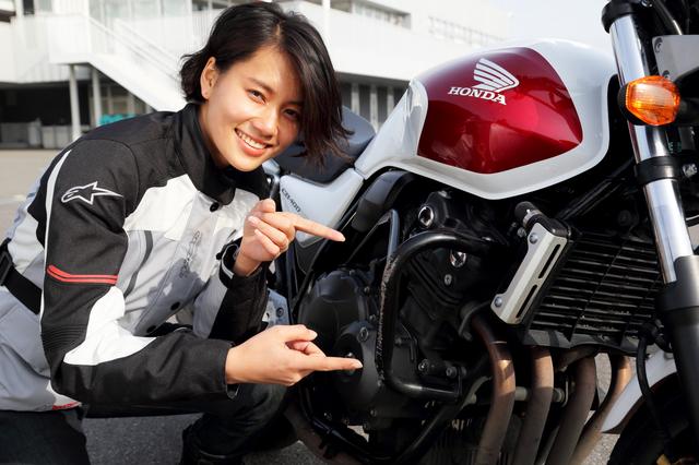画像: STECの魅力のひとつはここ。倒しても大丈夫なバイクだから、安心してめいっぱいチャレンジできるのです。
