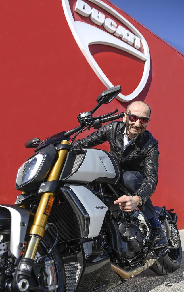 画像: 「ディアベルは、モーターサイクルの世界で際立つ存在となっています。このバイクは、個性に溢れたデザインにより、力強さやこだわりを表現したいライダーにとって完璧な選択肢となっています。ジュネーブ・モーターショーは、新しいコンセプトや秀逸なデザインの製品が発表されるという点で定評が確立しており、このマッスル・クルーザーの第二世代を展示するための完璧なステージといえるでしょう」(ドゥカティ・モーター・ホールディング最高経営責任者(CEO)・クラウディオ・ドメニカーリ)