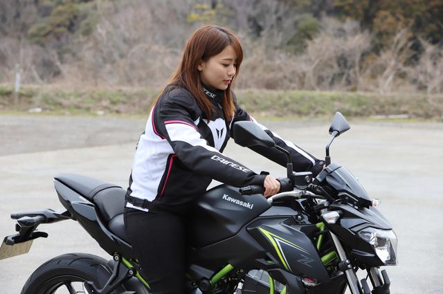 画像14: 平嶋夏海の「つま先メモリアル」
(第2回:KAWASAKI Z650、Ninja650)