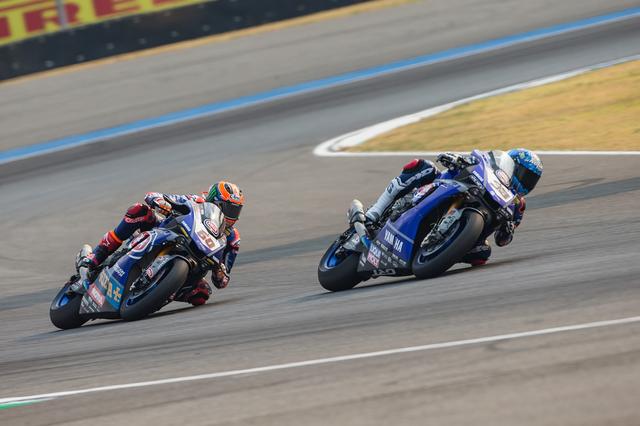 画像: しかし現在のヤマハR1の均一な戦闘力、スゴい! アレックスとマイケル、さらにマルコ・目ランドリもサンドロ・コルテセも同じような上位を走っています