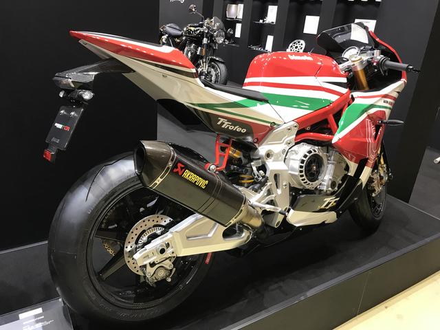 画像: チタンフルエキゾースト、カーボンホイールなどのスペシャルパーツでで武装!