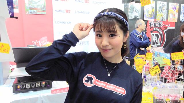 画像: 梅本まどかさんは手拭いをハチマキにして張り切っています。