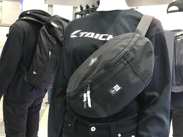 画像: ロングTシャツにスモールウェストバッグ。使い勝手も良さそう!