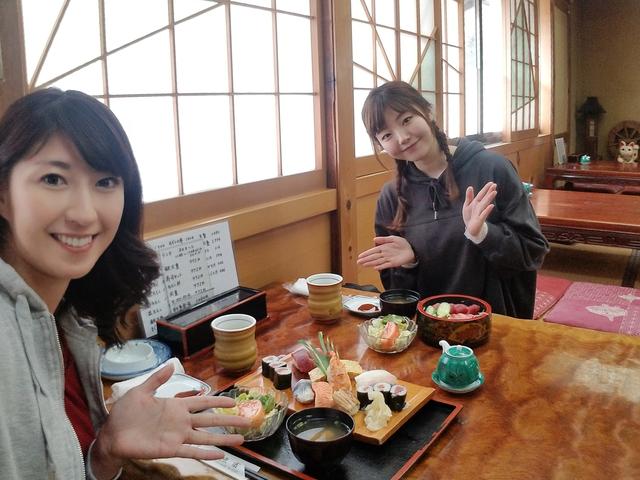 画像: 私は寿司セット、いちかちゃんは鉄火重です!