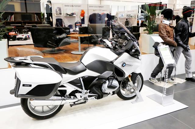 画像1: 「Night Rider Meeting」ではショールームも開放し、バイクとクルマをじっくり見られます!
