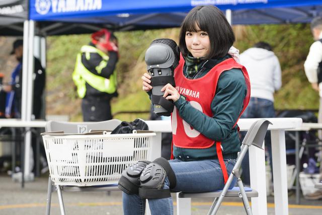 画像: 美環ちゃんはジャケットにすでにパッドが入っていたので、膝のプロテクターだけ装着しました!