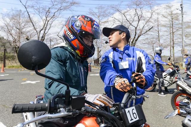 画像1: 午後はいよいよ「公道ツーリング」レッスン!