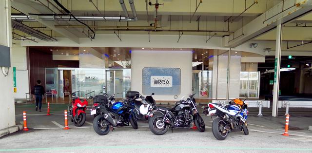 画像: ライダー憩いの空間である1階駐輪場は、これまでと同じ入口からそばの屋根付きスペースです!