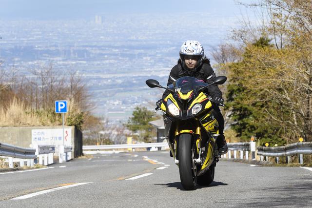 画像2: モデルの大関さおりさんも試乗に挑戦!