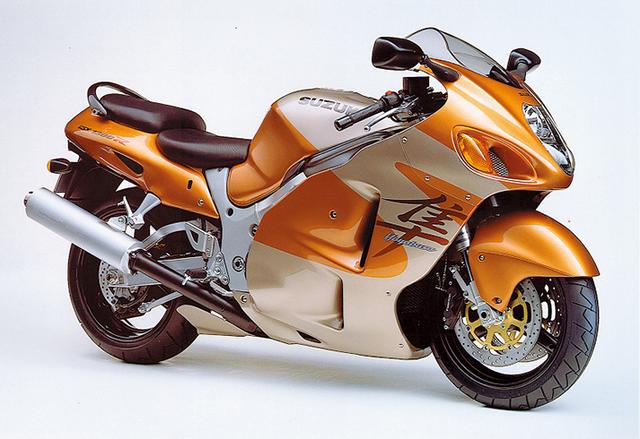 画像: GSX1300Rハヤブサ1999年 20世紀世界最速を狙う量産市販車として開発したメガスポーツ。 ヘッド位置を低く抑えたアルミツインスパーフレームには新開発のサイドカムチェーン式並列4気筒を搭載。 SCEMシリンダーや、2ステージインジェクション、SRADラムエアシステムなど、持てる最新技術を惜しみなく投入。 ●水冷4ストDOHC4バルブ並列4気筒 ●1298cc ●175PS/9800rpm ●14.1kg-m/7000rpm ●215kg ●120/70ZR17・190/50ZR17 ●輸出車