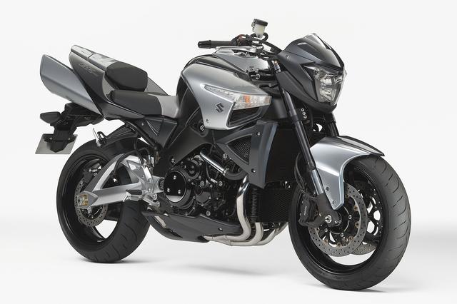 画像: GSX1300BK B-KING/ABS 2008年 01年東京モーターショーで注目されたB-KINGのコンセプトを具現化。 個性的スタイルにハヤブサの直4を搭載。出力特性を切り替えるS-DMSも採用。 ●水冷4ストDOHC4バルブ並列4気筒 ●1340cc ●183.5PS/9500rpm ●14.8kg-m/7200rpm ●235kg/239kg ●120/70ZR17・200/50ZR17 ●輸出車