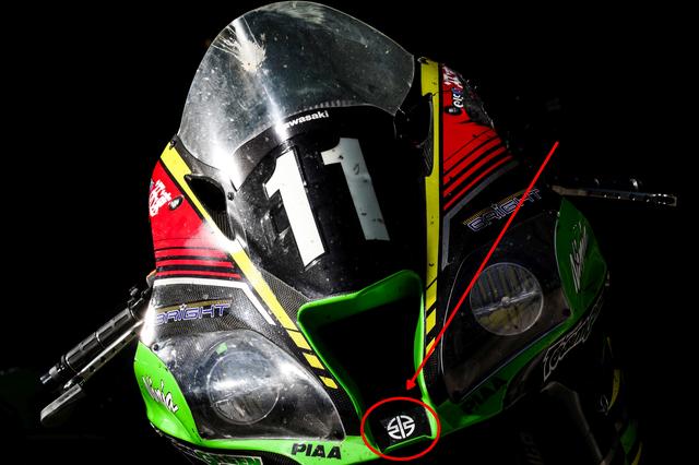 画像: 2018年の鈴鹿8耐車 実はカウルノーズ部分に、「川重」マークが入っています これは、KRTのレース活動のみに許された栄光の川崎重工マーク 昨年から実は、少しずつ準備していたんですね…(写真/折原弘之)