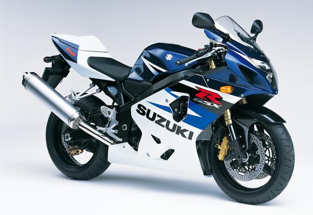 画像: GSX-R750 2004年 このモデルからレース向けで無くなった750は、レースから解き放たれたことで、ストリートに最適なスーパースポーツとして高く評価されるようになる。 ●水冷4ストDOHC4バルブ並列4気筒 ●749.1cc ●148PS/12800rpm ●8.8kg-m/10800rpm ●163kg ●120/70ZR17・180/55ZR17 ●輸出車