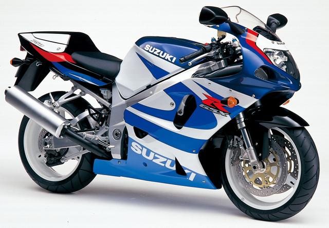 画像: GSX-R750 2000年 驚異的な141馬力を発揮する水冷直4を、RGV-Γ譲りのツインスパーフレームに搭載。 乾燥重量も166kgという、スーパーバイクレース向けモデル。 ●水冷4ストDOHC4バルブ並列4気筒 ●749cc ●141PS/12500rpm ●8.6kg-m/10500rpm ●166kg ●120/70ZR17・180/55ZR17 ●輸出車