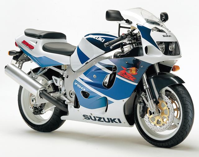 画像: GSX-R750 1998年 TL1000譲りの2ステージFIを採用。 油温上昇時に減衰力特性の低下を防止する自動補正リアショックや空力効果を高めたスクリーンも装備。 ●水冷4ストDOHC4バルブ並列4気筒 ●749cc ●135PS/12300rpm ●8.4kg-m/10300rpm ●179kg ●120/70ZR17・180/55ZR17 ●輸出車