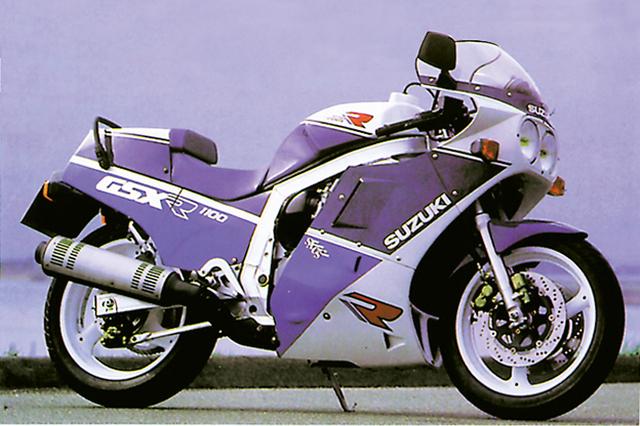 画像: GSX-R1100 1988年 ホイールが3本スポークのキャストタイプになりカラーリングパターンを変更。 アンダーカウルの「R」のロゴもデザインされたものになっている。 ●油冷4ストDOCH4バルブ並列4気筒 ●1052cc ●130PS/9500rpm ●10.5kg-m/8500rpm ●199kg ●110/80R18・160/60R18 ●輸出車