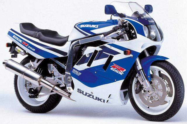 画像: GSX-R750 1991年2月 外装を一新するとともに、’96ワークスF1マシンと同じ吸気ポート形状を採用。 ロッカーアームも1バルブ1ロッカーとすることで、高回転性能が高められた。 ●油冷4ストDOHC4バルブ並列4気筒 ●749cc ●77PS/9500rom ●208kg ●6.8kg-m/7000rpm ●120/70R17・170/60R17 ●85万9000円(当時価格)