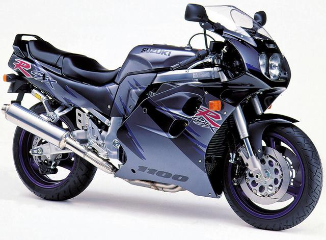 画像: GSX-R1100W 1993年 前モデルの油冷エンジンから水冷に変更されたGSX-R1100。 車体も大幅な変更を受け、シャシー面でも軽快なハンドリングを重視したセッティングが施された。 ●水冷4ストDOHC4バルブ並列4気筒 ●1127cc ●155PS/10000rpm ●11.7kg-m/9000rpm ●226kg ●120/70R17・180/55R17 ●輸出車