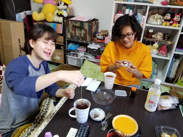 画像: 二人ともまだ目の焦点あってない。