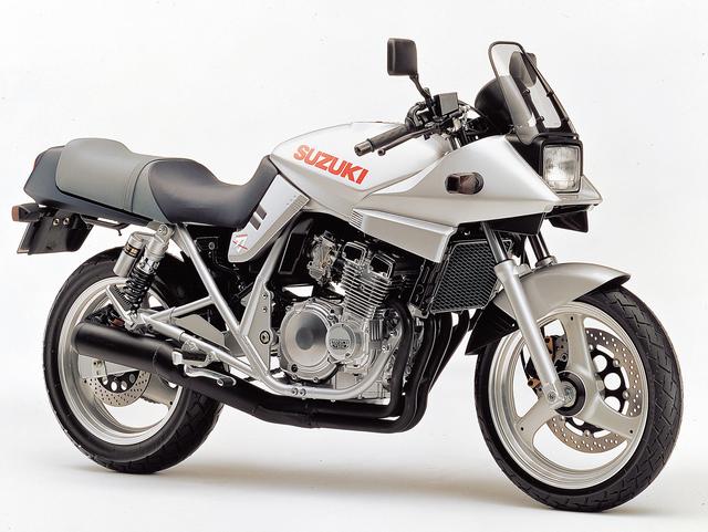 画像: 熱狂的なファンの多いGSX1100Sカタナのデザインを、フレームの形状なども含めてそっくりそのまま見事に250ccのサイズにスケールダウンして、カタナ独特のスタイルを忠実に再現してみせた個性派モデル。エンジンはGSX-R250をベースにしたものを搭載していた。 ●水冷4ストDOHC4バルブ並列4気筒●248cc●40PS/13500rpm●2.7kg-m/10000rpm●160kg●110/70-17・140/70-17●56万5000円