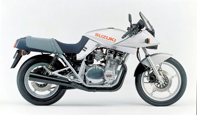 画像: スズキ創業70周年を記念したモデルで、ブレーキレバーやホースなどを変更。限定1000台のデリバリーで、一時はプレミアが付くほどの人気だった。 ●空冷4ストDOHC4バルブ並列4気筒●1075cc●111PS/8500rpm●9.8kg-m/6500rpm●232kg●3.50V19・4.50V17●119万円