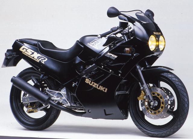 画像: GSX-Rシリーズの最小排気量モデル。新設計の4スト水冷マルチエンジンは力強いトルクを生み出し、クラス上限である45馬力を余裕で発揮。 ●水冷4ストDOCH4バルブ並列4気筒●248cc●45PS/14500rpm●2.5kg-m/10500rpm●138kg●100/80-17・130/70-17●53万9000円