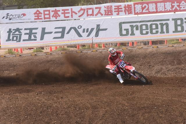 画像: ハイスピードコーナーの豪快な開けっぷりが成田の魅力!