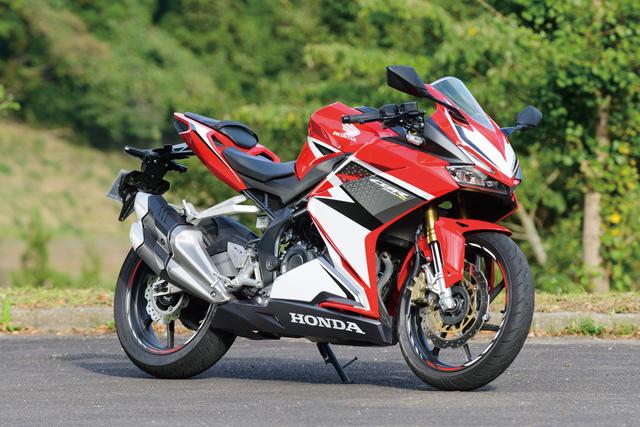 画像: HONDA CBR250RR〈ABS〉 MFJ CUP JP250クラスでも大活躍している、250ccスポーツモデル。新設計並列2気筒エンジンを、ダイヤモンドタイプのスチール製トラスフレーム+アルミ製スイングアームのシャシーに搭載。スロットルバイワイヤをクラス初採用し、オールラウンドなSport、レスポンスを強調するSport+、快適性重視のComfortと、3つの走行モードを選ぶことができる。