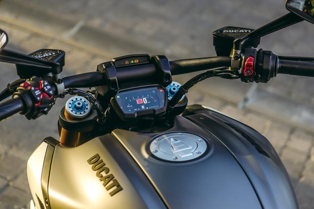 画像4: 随所に感じるバイクの進化とドゥカティらしい味付け