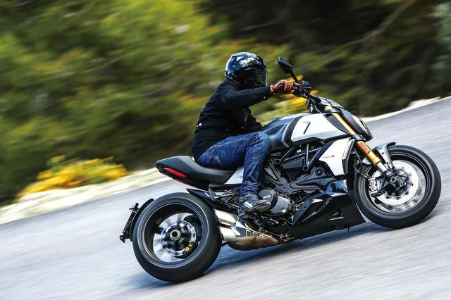 画像1: 随所に感じるバイクの進化とドゥカティらしい味付け