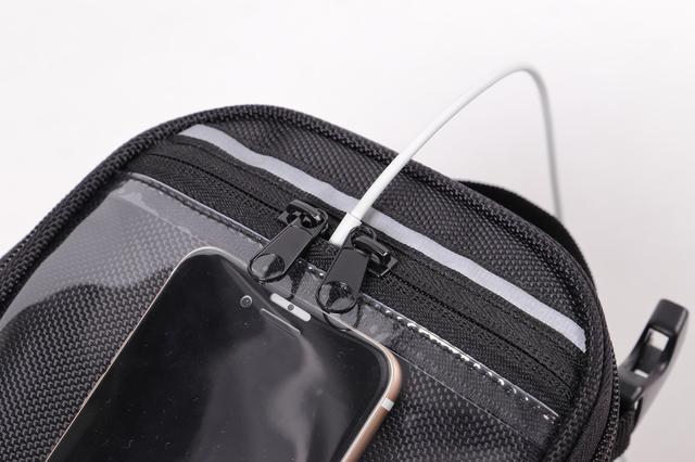 画像3: スマホホルダーと小物入れを兼ねるお手頃タンクバッグ