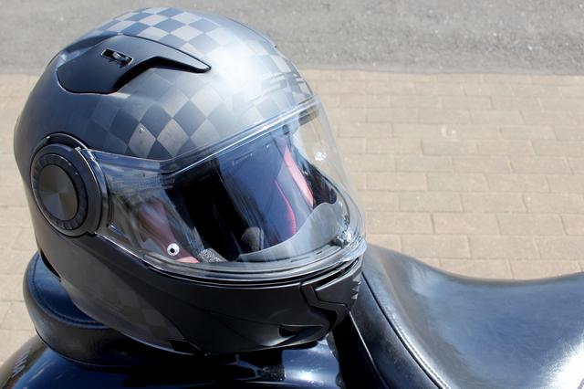画像: システムヘルメットの安全性