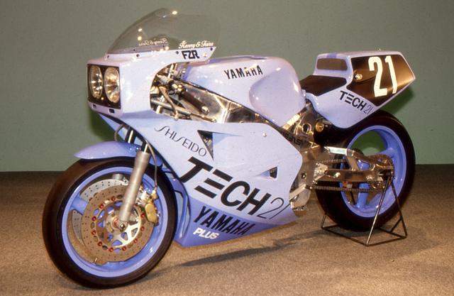 画像: こちらは1985年当時のカラー。機種はFZR750。