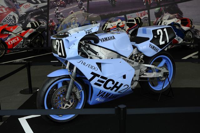 画像: 武骨なデザインがかえってスゴみを感じさせるFZR750 翌年からはYZF750に改名