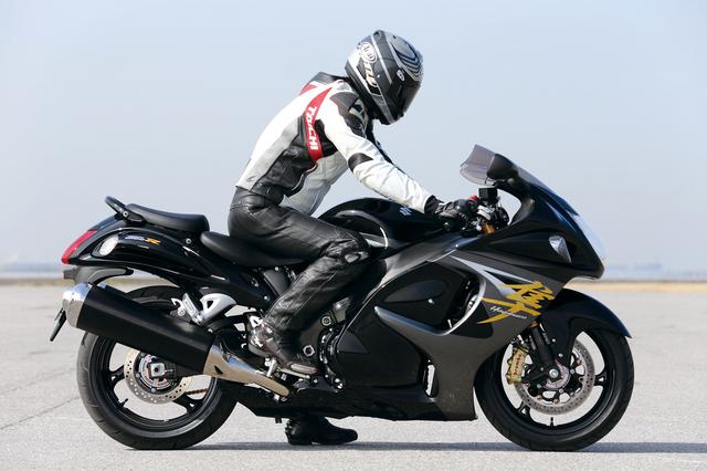 画像: やや前傾姿勢が強めなポジション ライダー身長176㎝ 体重:68㎏