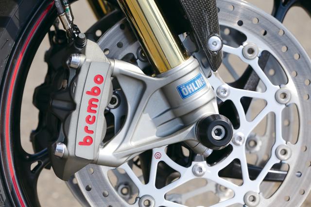 画像2: 前後オーリンズ製のサスペンションとブレンボの組み合わせ