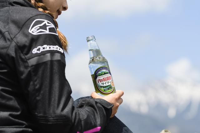 画像: JR最高所のスポットで買っておいた八ヶ岳サイダーをここで飲みました。どんどんこの地域が好きになっていきます。