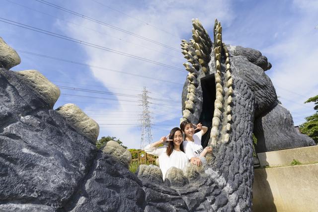 画像: ちなみに、ゴジラの尻尾は滑り台になっていました♪