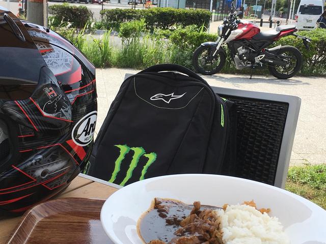 画像: 江の島でカレー食ってきました 江の島入り口の食べ物屋さんは混んでるけど、奥に入って行くと平気です