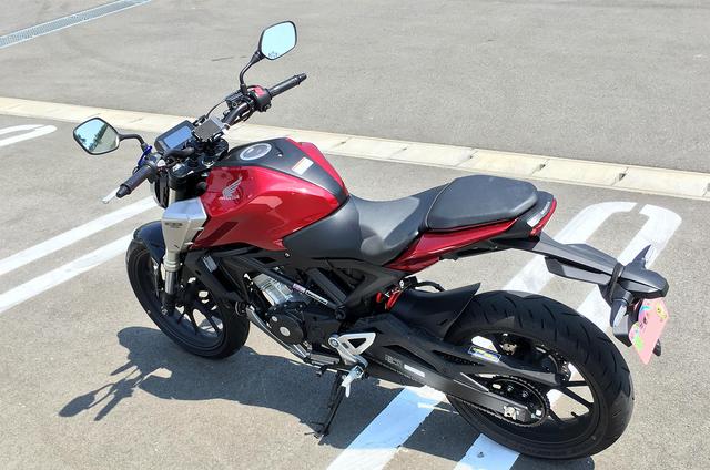 画像: 125ccらしからぬ大柄なボディはCB250Rと同じボディなんです。足つきは125の方が悪いしw