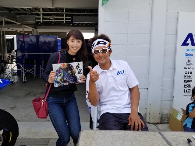 画像: 関口選手、写真を撮るためにタオルとサングラス外してくれたのに、周りの人に「髪の毛ヤバいからつけて方がいい」って言われてまたつけ直しꉂꉂ(ᵔᗜᵔ*)