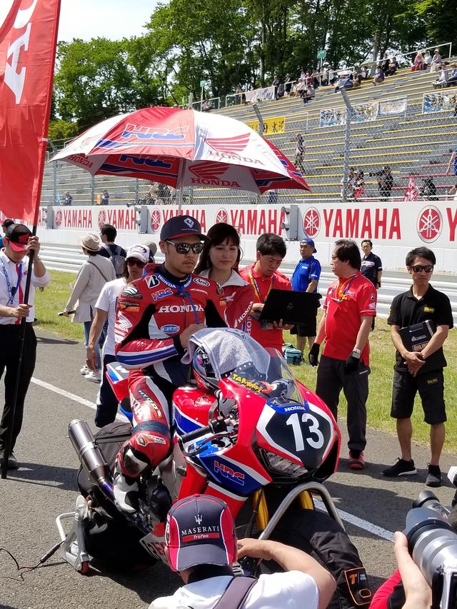 画像1: JSB1000決勝レース(レース2)は チームHRC高橋巧選手の独走状態でした!