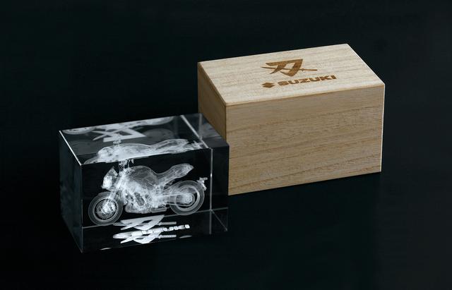 画像: キャンペーンサイト http://www1.suzuki.co.jp/motor/campaign/katana_3d_crysta l/index.html
