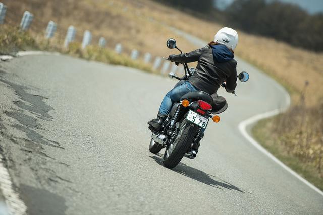 画像3: 平嶋夏海×KAWASAKI W800 STREET【オートバイ女子部のフォトアルバム】