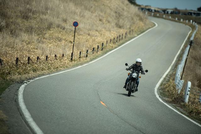 画像1: 平嶋夏海×KAWASAKI W800 STREET【オートバイ女子部のフォトアルバム】