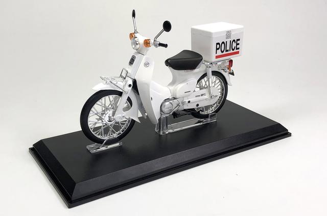 画像: どちらの仕様にも、ディスプレイ用台座が付属