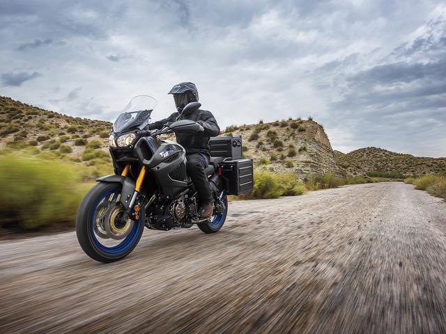 画像: ●水冷4ストDOHC4バルブ並列2気筒●1199cc●112PS/7250rpm●11.9kg-m/6000rpm●266kg●845-870mm●23L●110/80R19・150/70R17 税込価格:179万3,000円